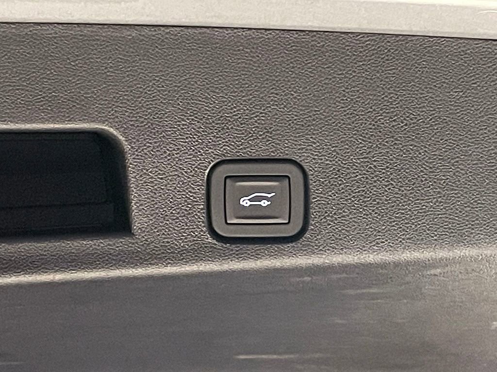 Used 2025 GMC Acadia Elevation image 13