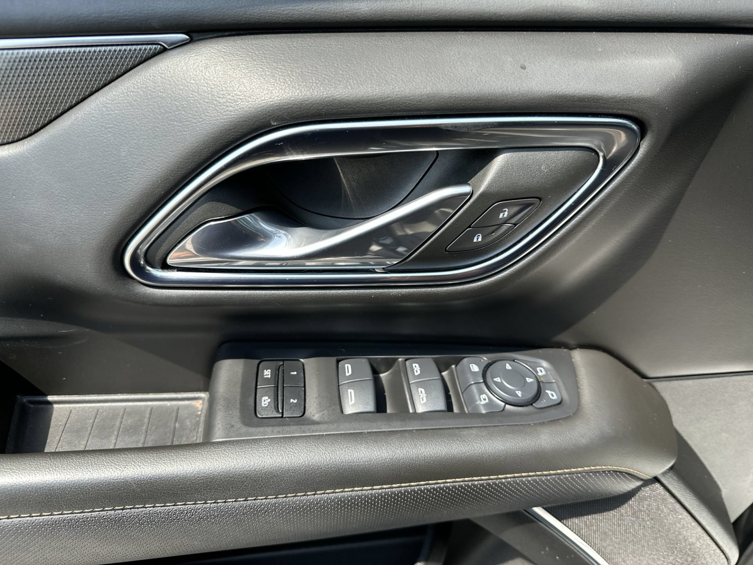 Used 2024 GMC Yukon AT4 w/ Technology Package AWD/4WD image 15