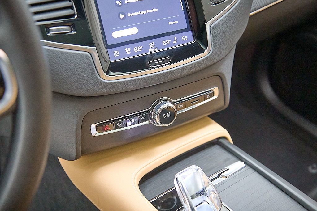Certified 2024 Volvo XC90 B6 Ultimate w/ Lounge Package image 16