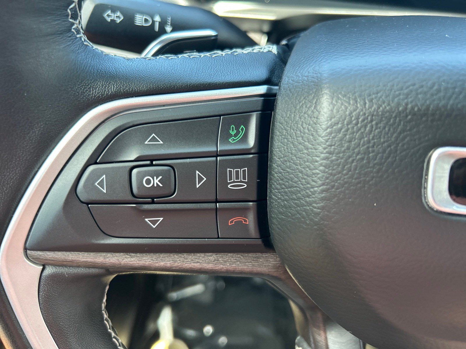 Used 2021 Jeep Grand Cherokee L Limited AWD/4WD image 25