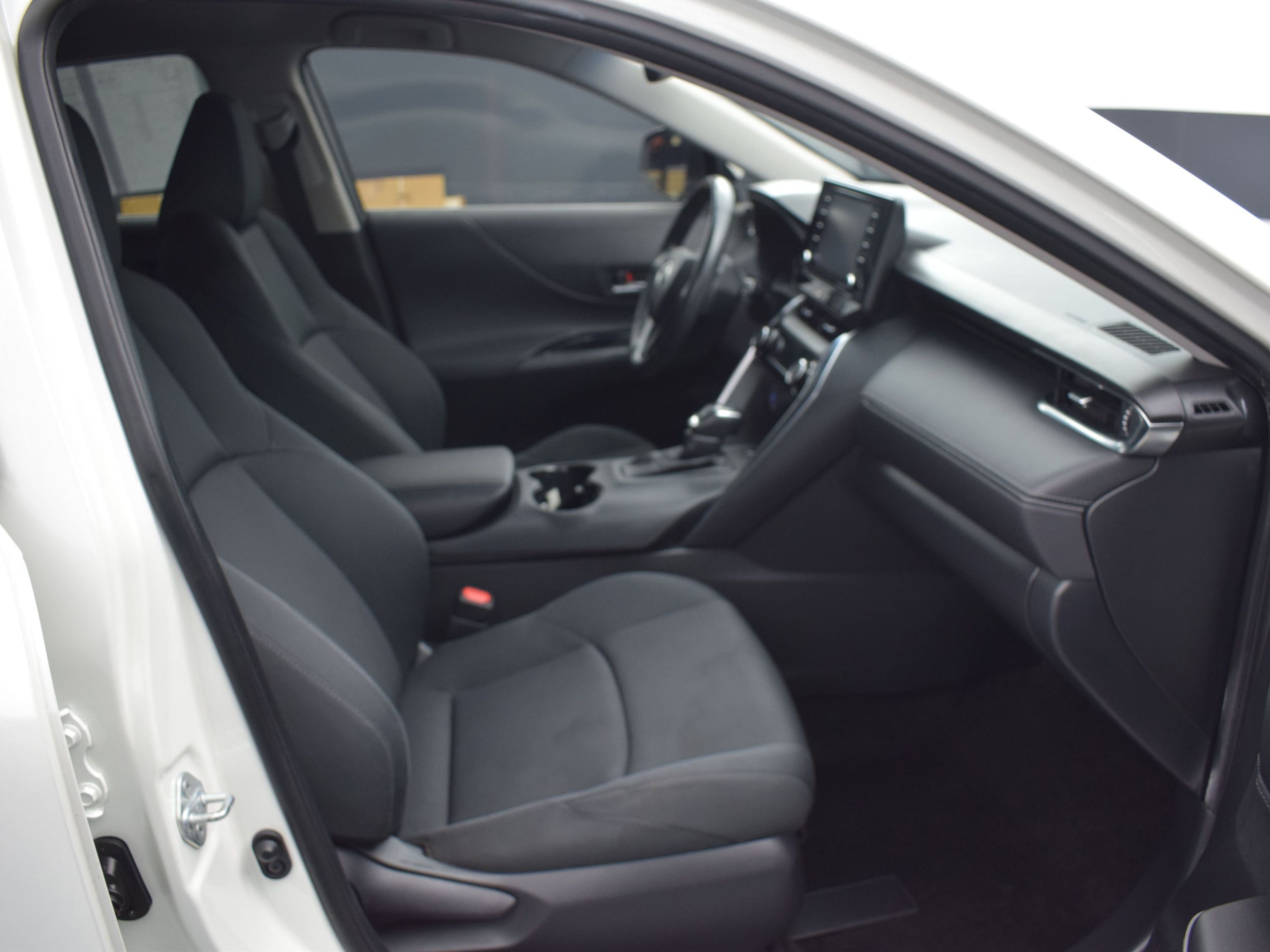 Used 2021 Toyota Venza LE image 10