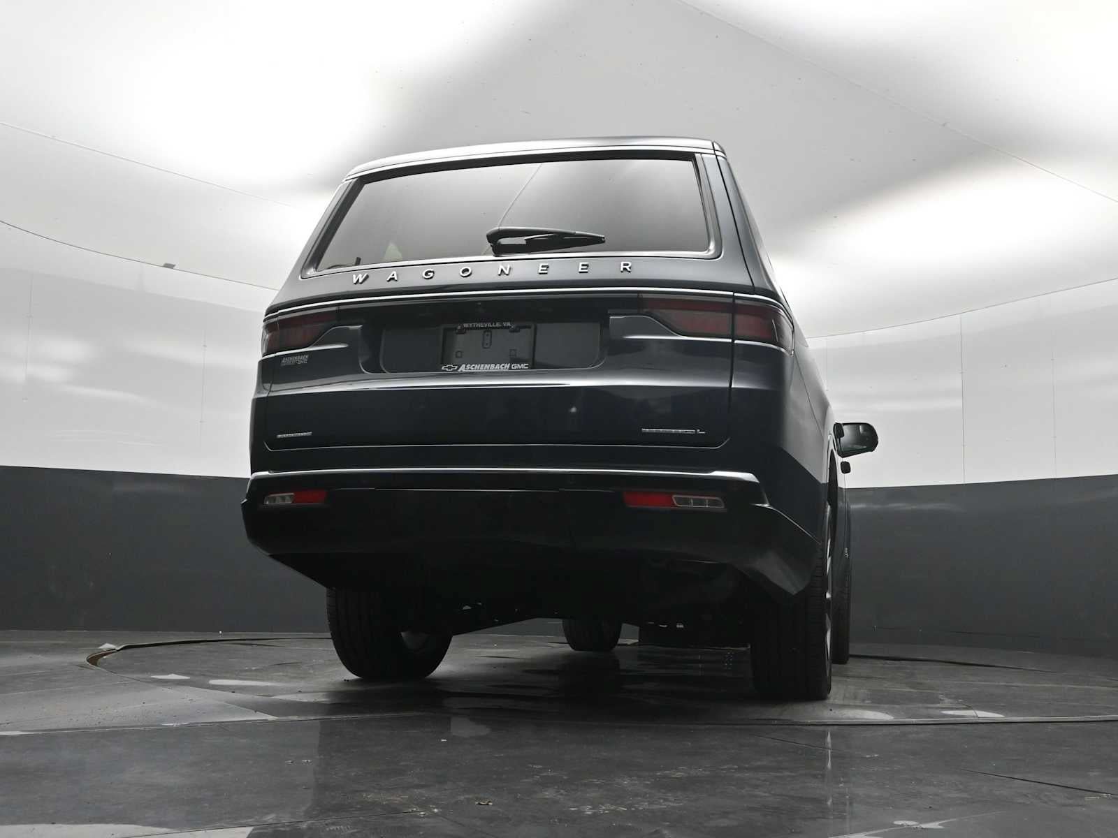 Used 2023 Jeep Wagoneer L Series III w/ Premium Group I AWD/4WD image 22