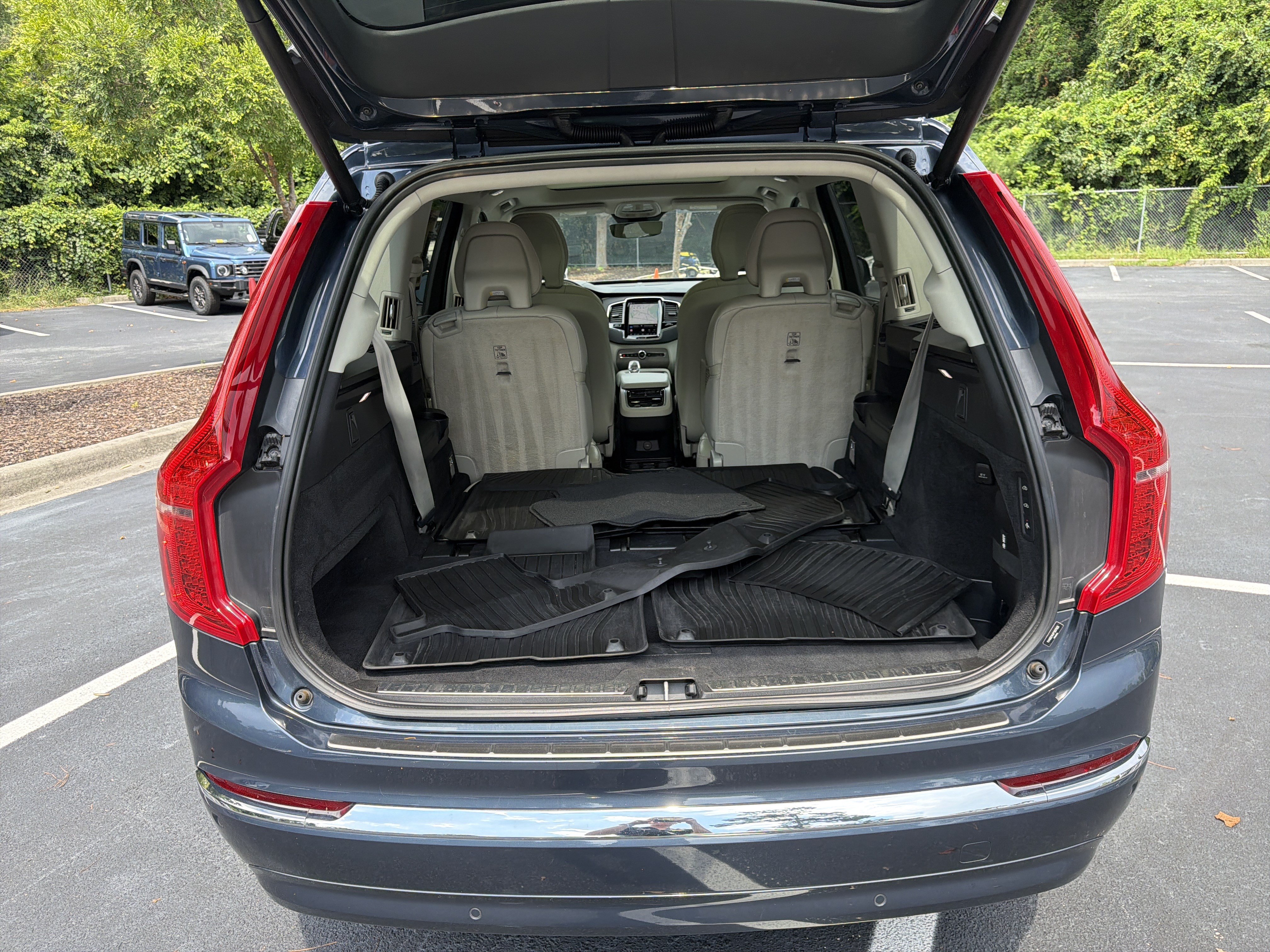 Certified 2023 Volvo XC90 B6 Ultimate w/ Protection Package Premier AWD/4WD image 67