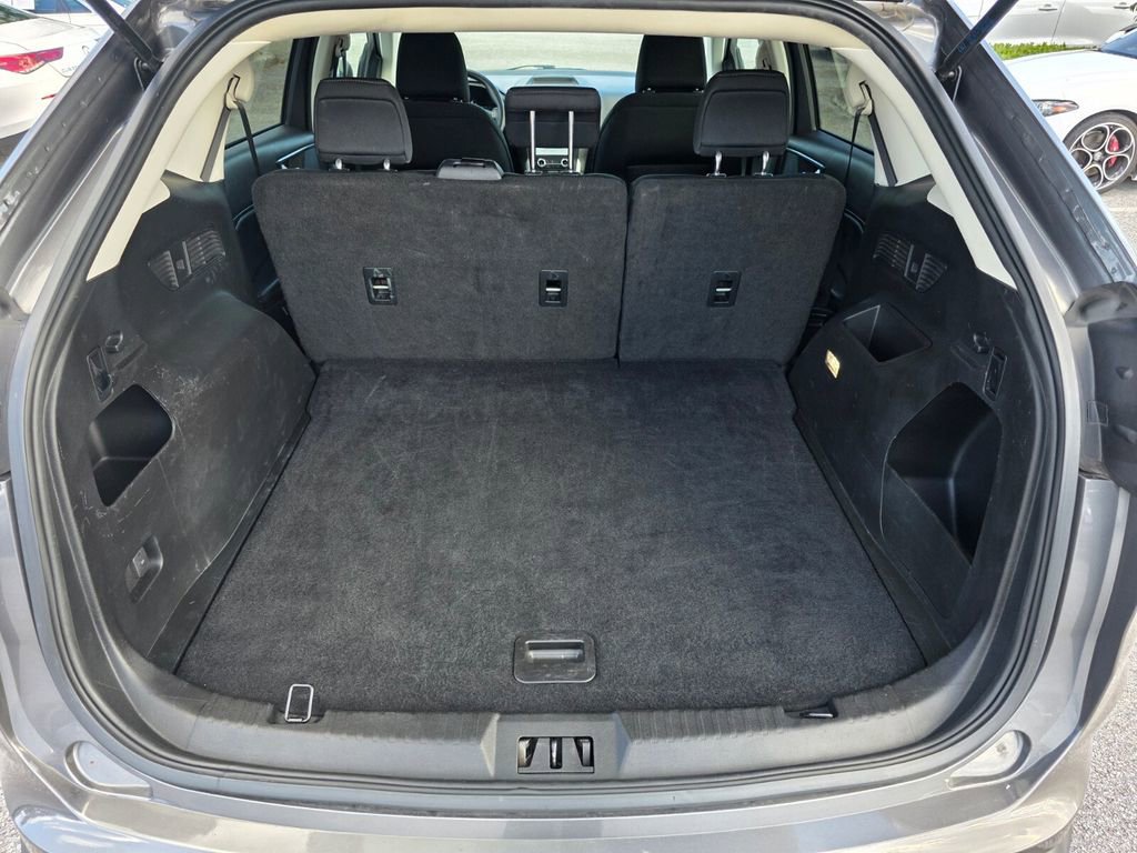 Used 2022 Ford Edge SE image 16