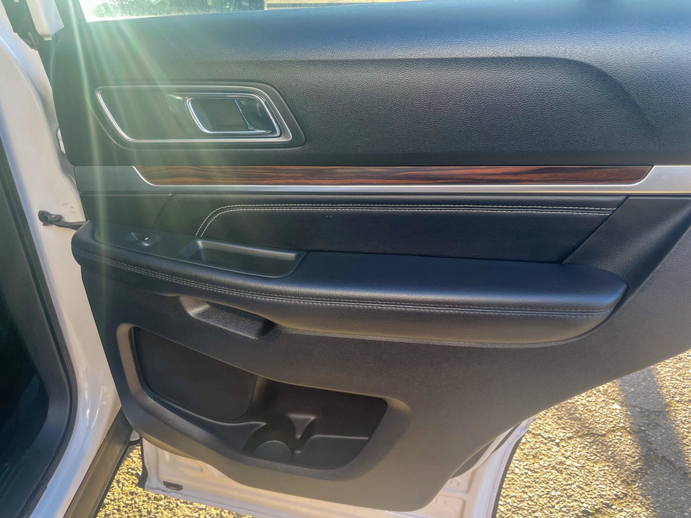 Used 2018 Ford Explorer Limited image 23