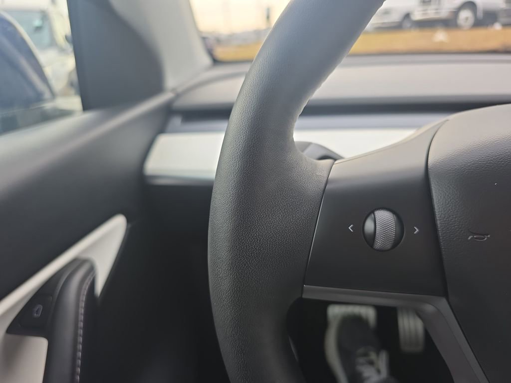 Used 2022 Tesla Model Y Performance image 21