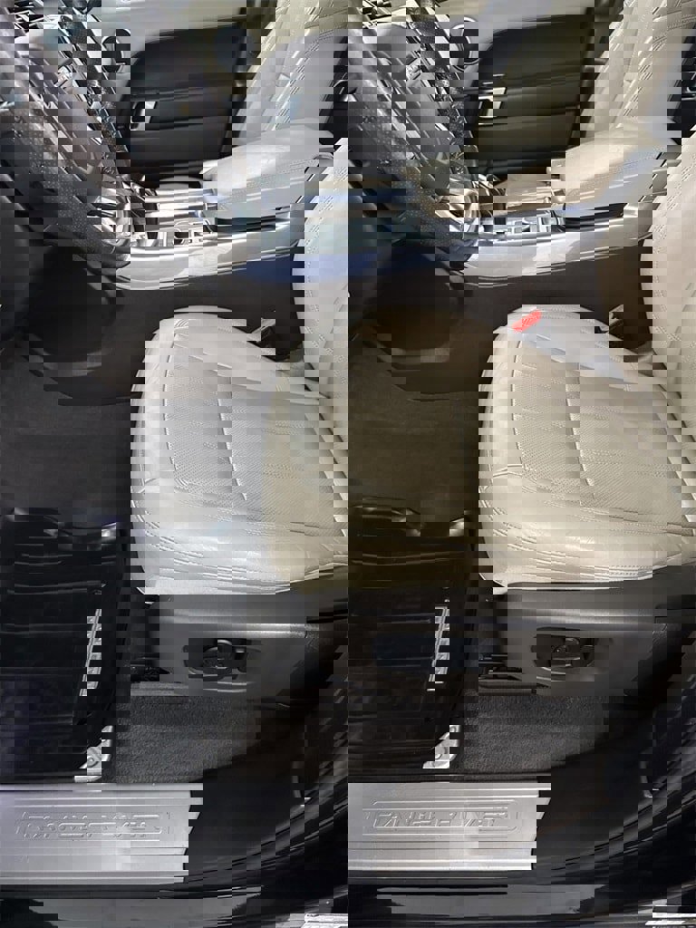 Used 2018 Land Rover Range Rover Sport HSE image 14