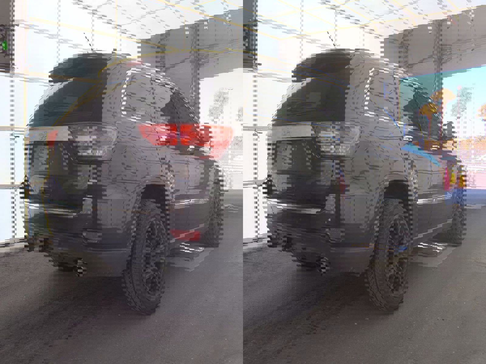 Used 2011 Jeep Grand Cherokee Overland Summit image 3