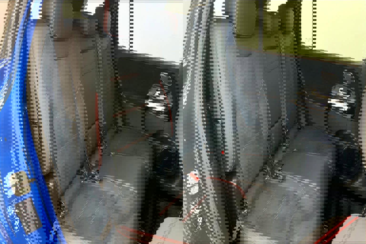 Used 2025 Mercedes-Benz GLB 250 image 13