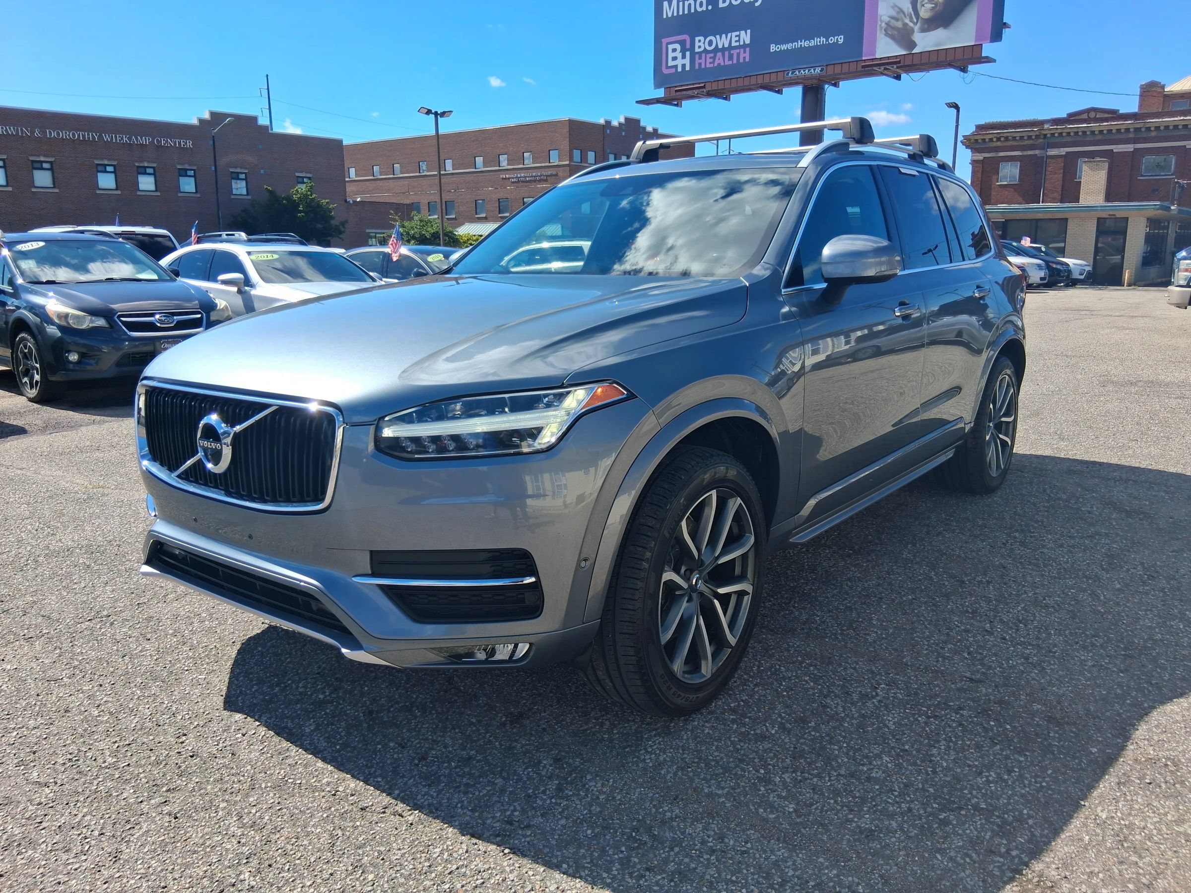 Used 2018 Volvo XC90 T5 Momentum w/ Convenience Package AWD/4WD image 3