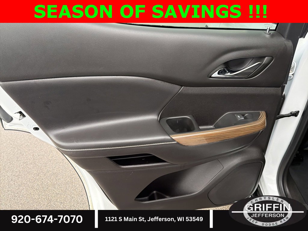 Used 2023 GMC Acadia SLE w/ Driver Convenience Package image 14