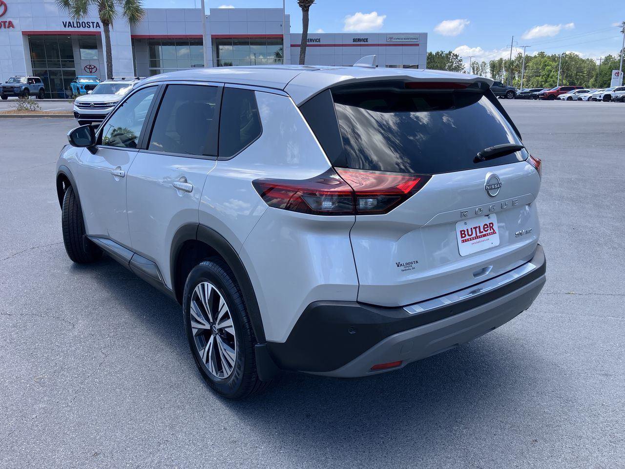 Used 2023 Nissan Rogue SV AWD/4WD image 3