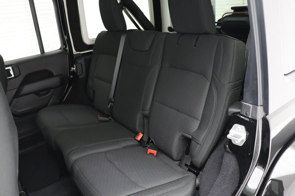 Used 2022 Jeep Wrangler Unlimited Sahara AWD/4WD image 11
