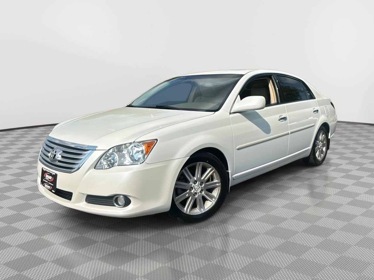 Used 2010 Toyota Avalon Limited FWD image 1