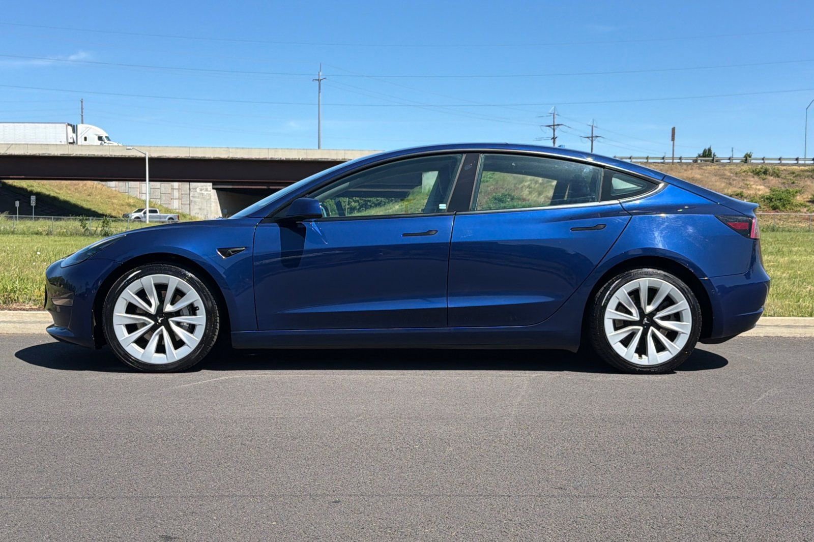 Used 2022 Tesla Model 3 Long Range AWD/4WD image 6