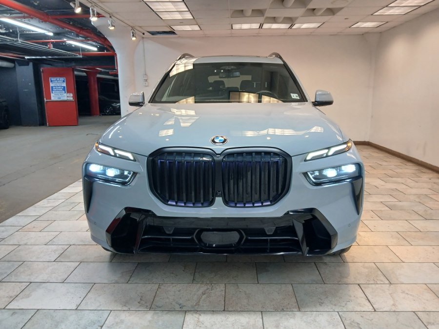 Used 2024 BMW X7 xDrive40i w/ M Sport Package image 4