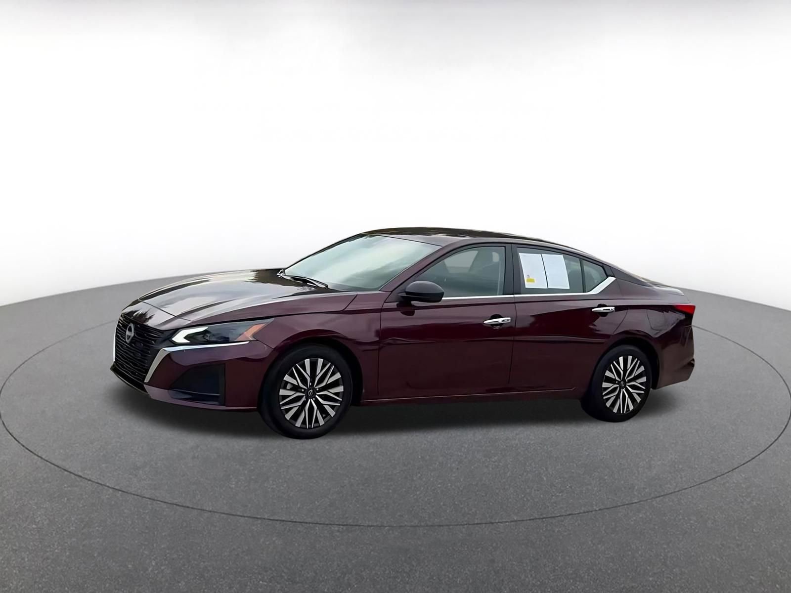 Used 2025 Nissan Altima 2.5 SV image 8