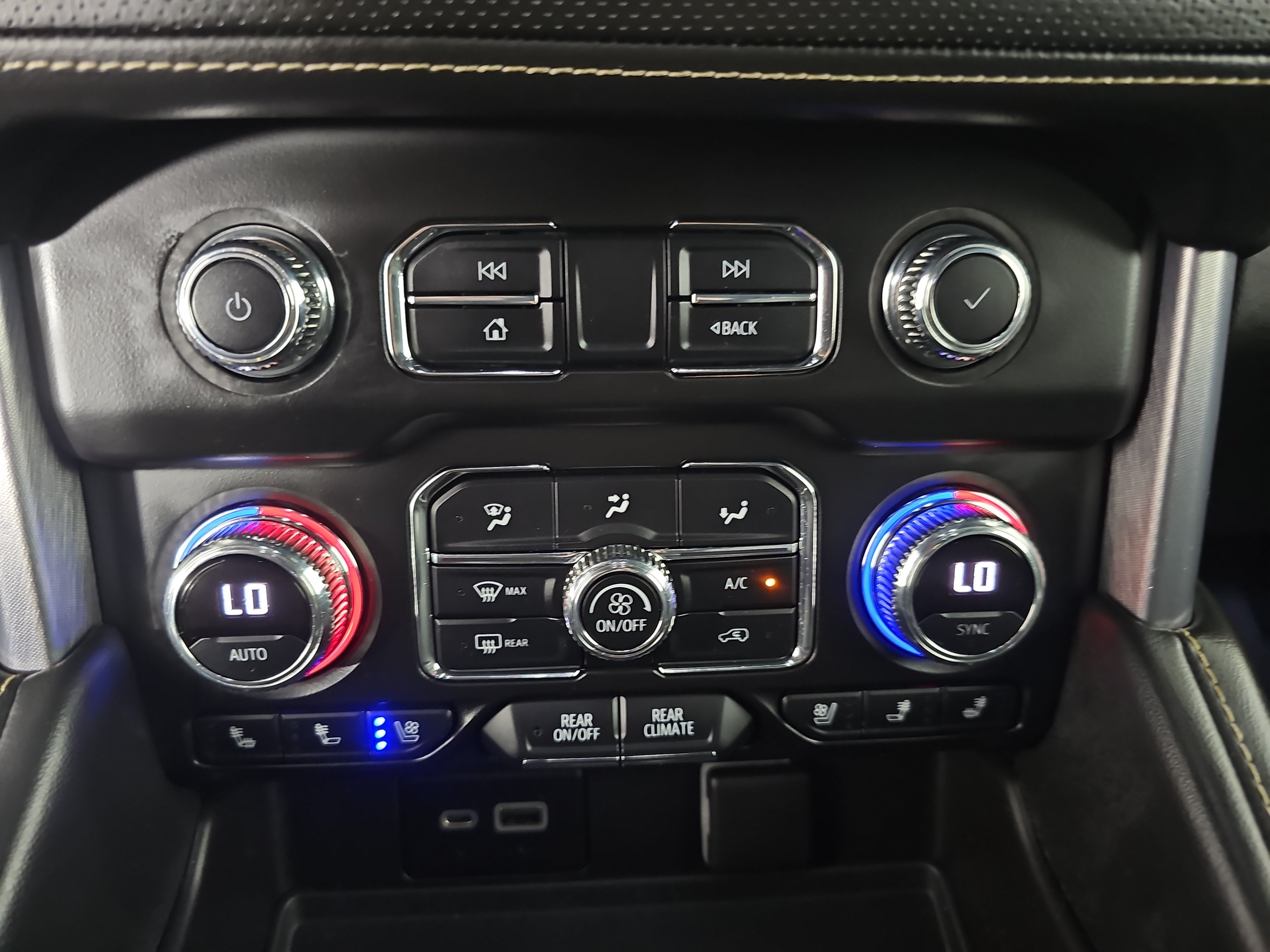 Used 2021 GMC Yukon XL SLT AWD/4WD image 32