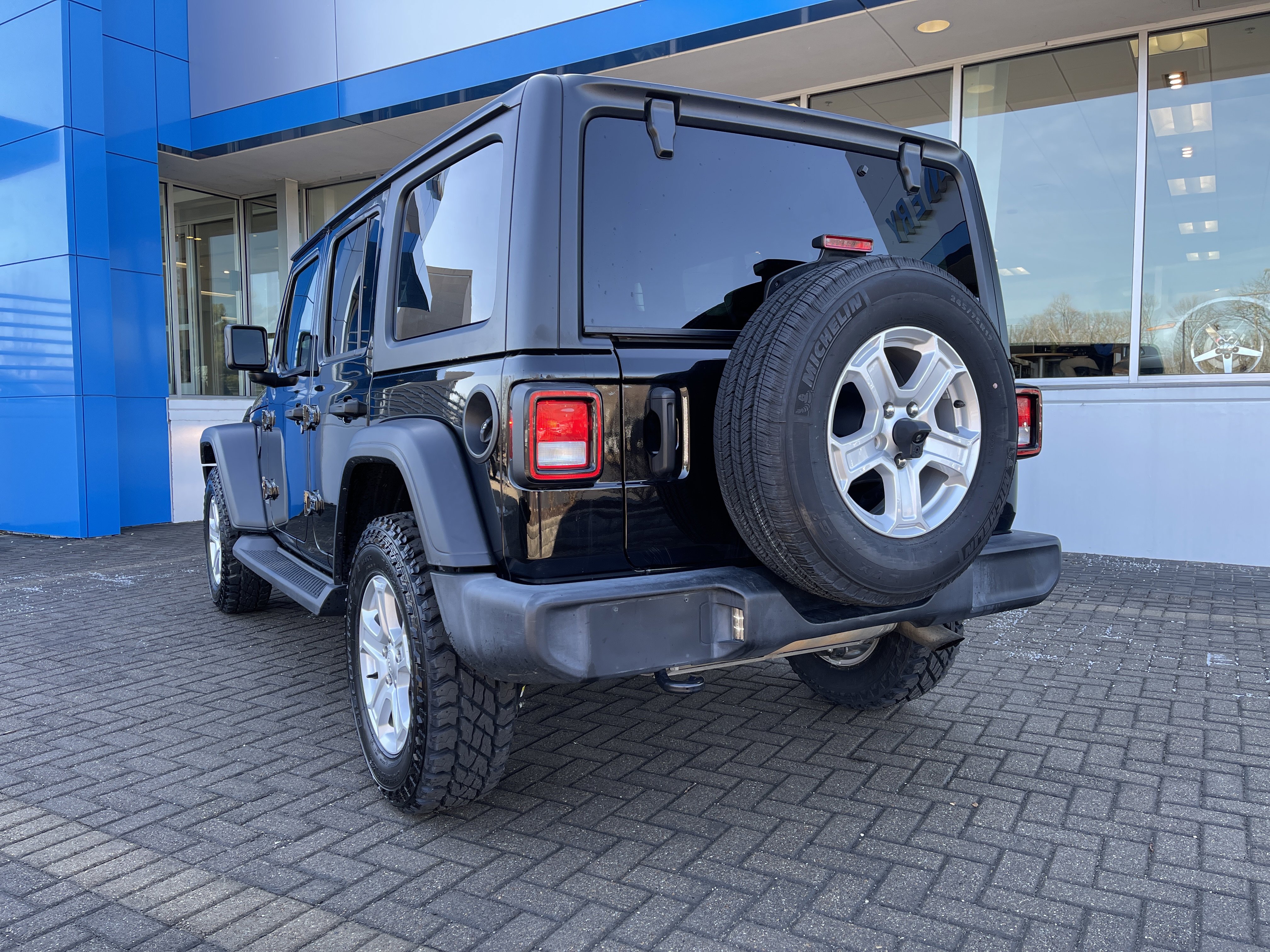 Used 2021 Jeep Wrangler Unlimited Sport S image 3