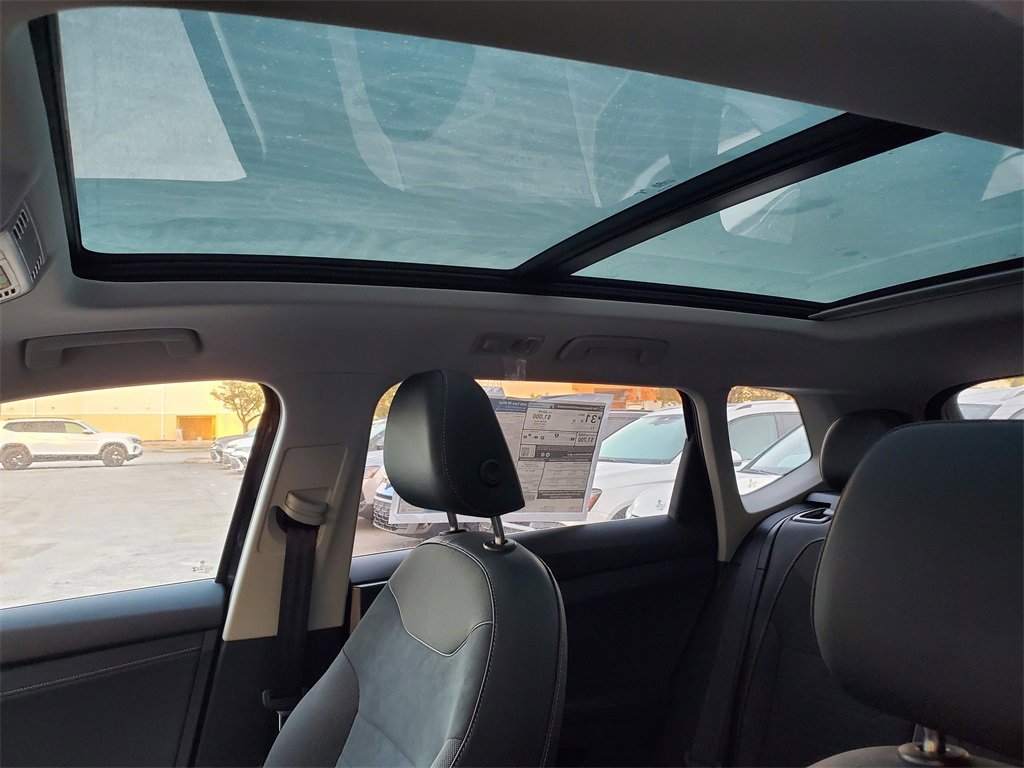 New 2025 Volkswagen Taos SE image 8