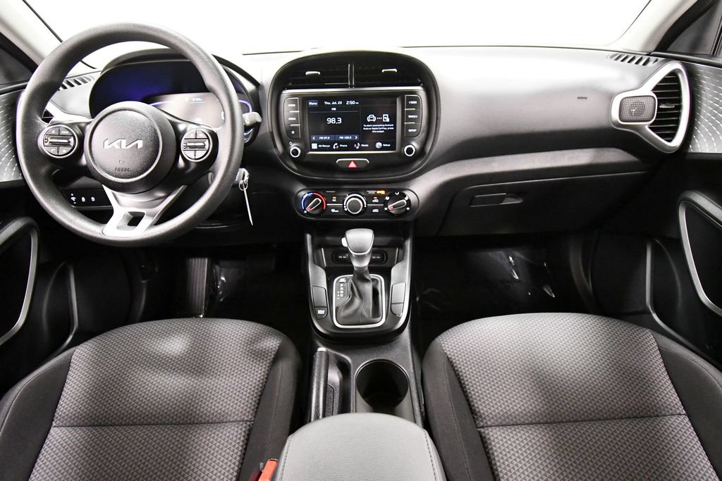 Certified 2025 Kia Soul LX FWD image 3