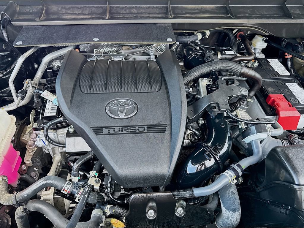 Used 2024 Toyota Highlander XLE AWD/4WD image 42