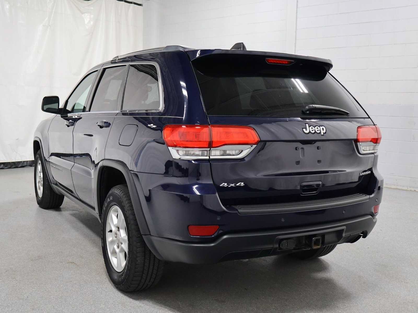 Used 2017 Jeep Grand Cherokee Laredo w/ Quick Order Package 23E AWD/4WD image 3