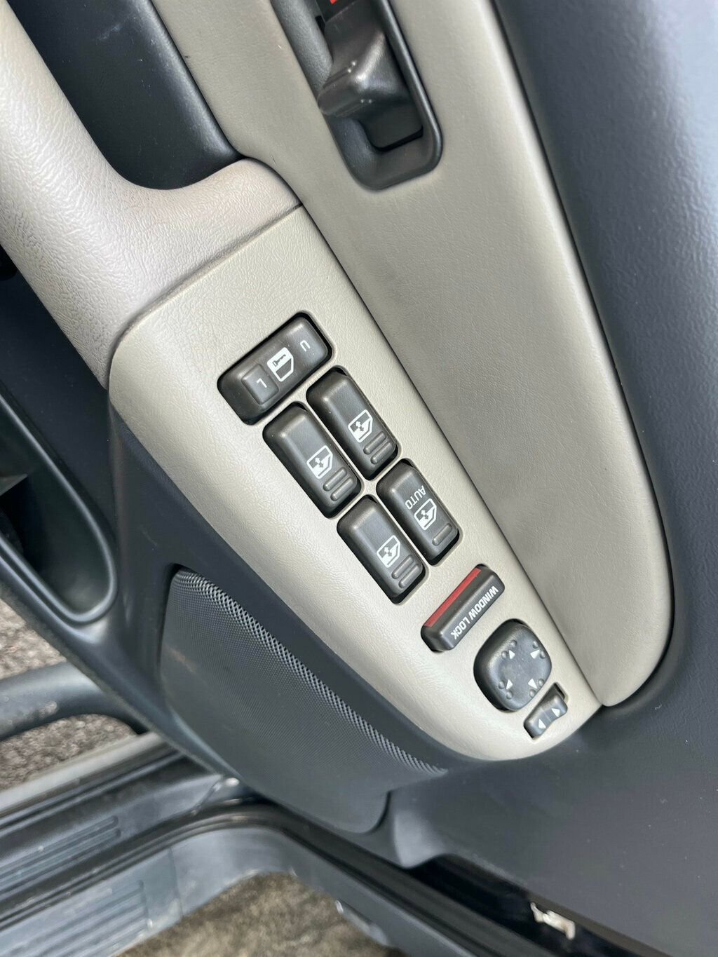 Used 2002 Chevrolet Tahoe Z71 image 25