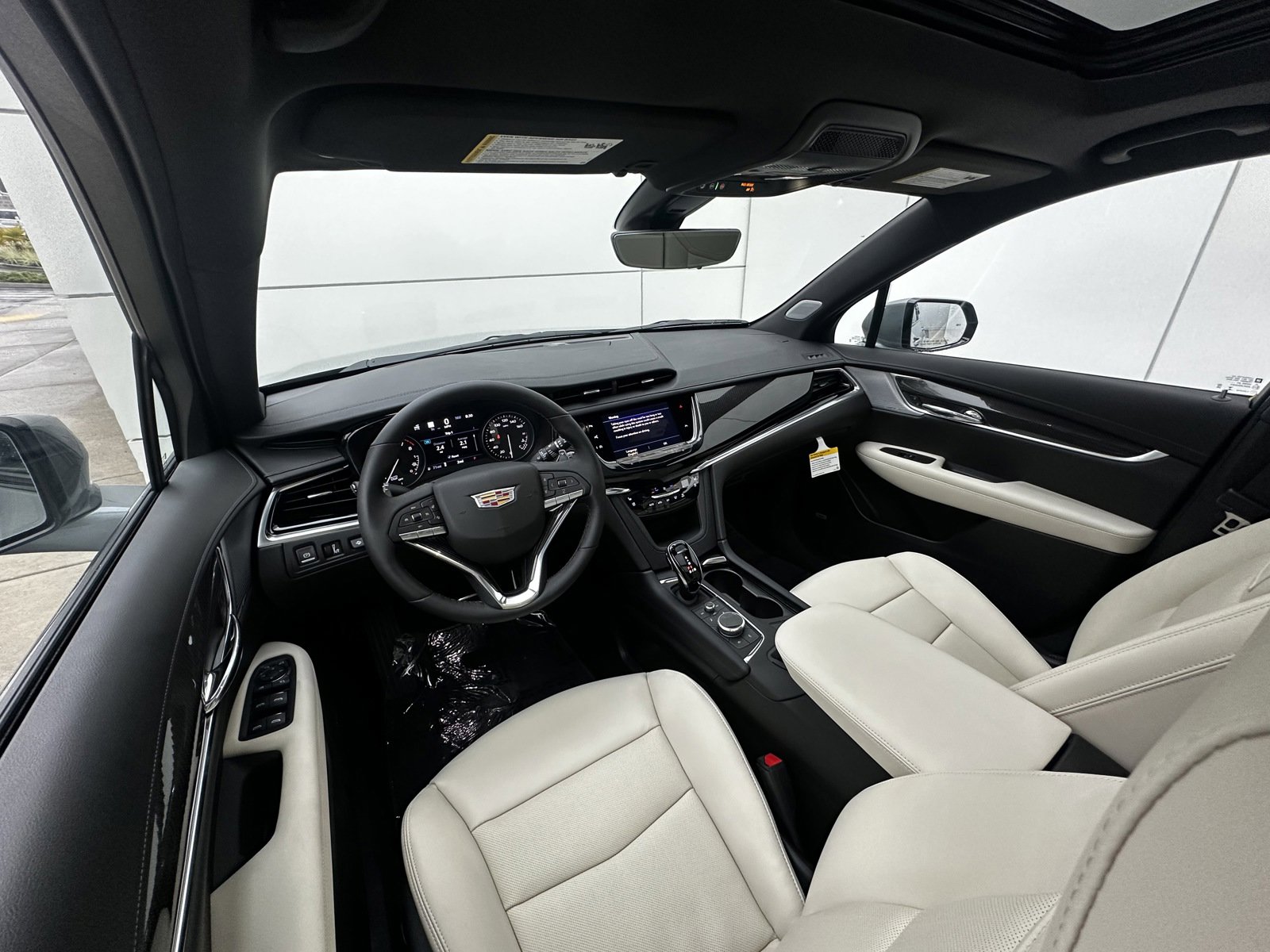 New 2025 Cadillac XT6 Sport w/ Technology Package image 15