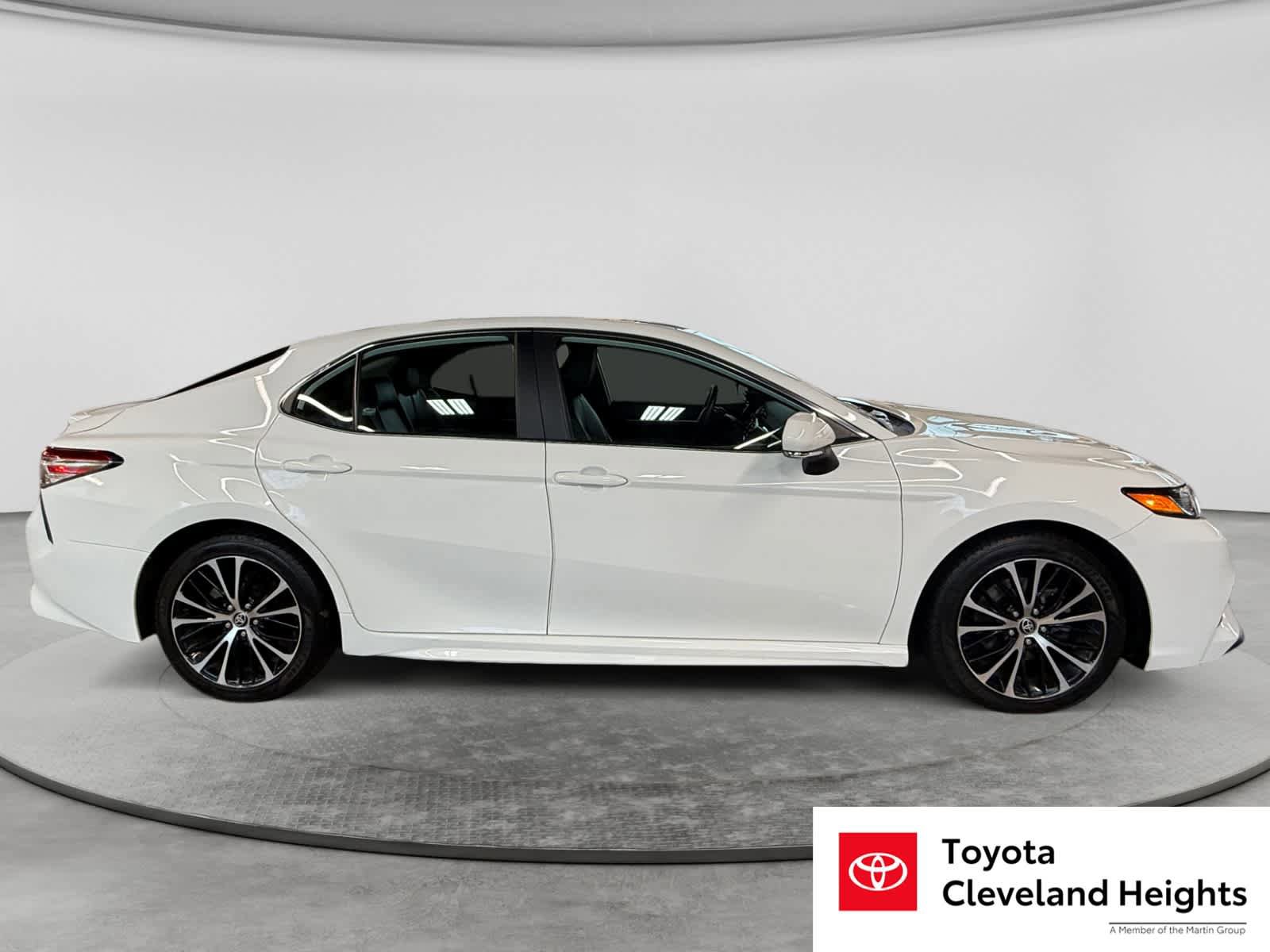 Used 2020 Toyota Camry SE w/ Convenience Package FWD image 4