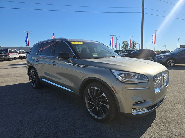 Used 2023 Lincoln Aviator Reserve w/ Equipment Group 201A image 2