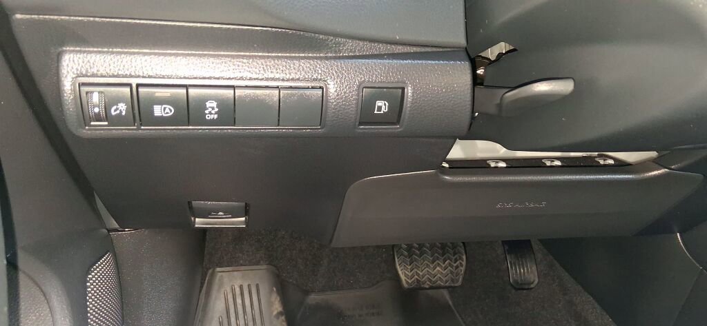 Used 2024 Toyota Corolla SE w/ SE Package image 32