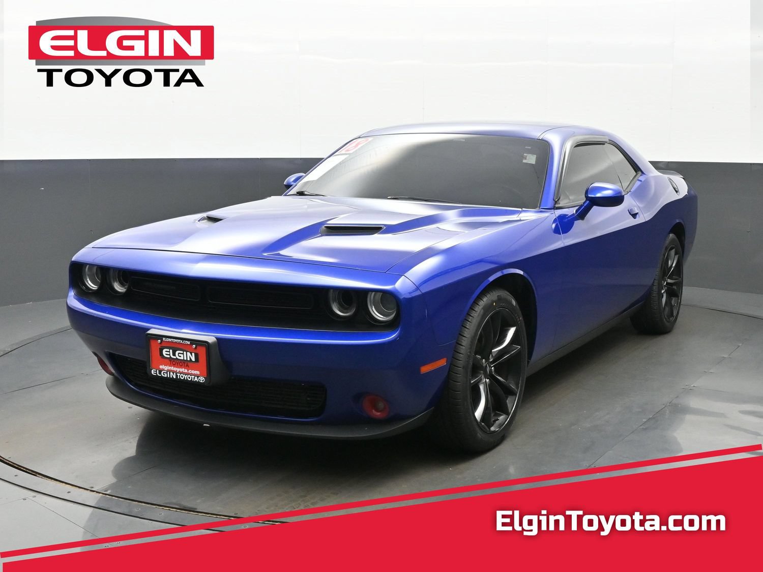 Used 2018 Dodge Challenger SXT w/ Blacktop Package RWD image 1