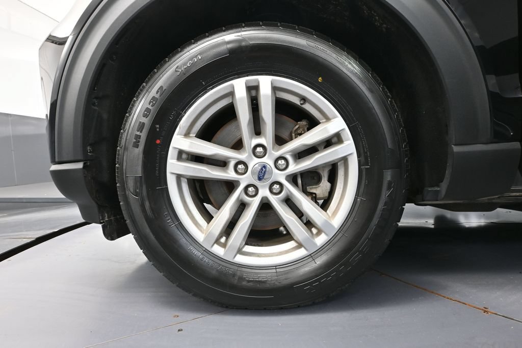 Used 2023 Ford Explorer XLT AWD/4WD image 16