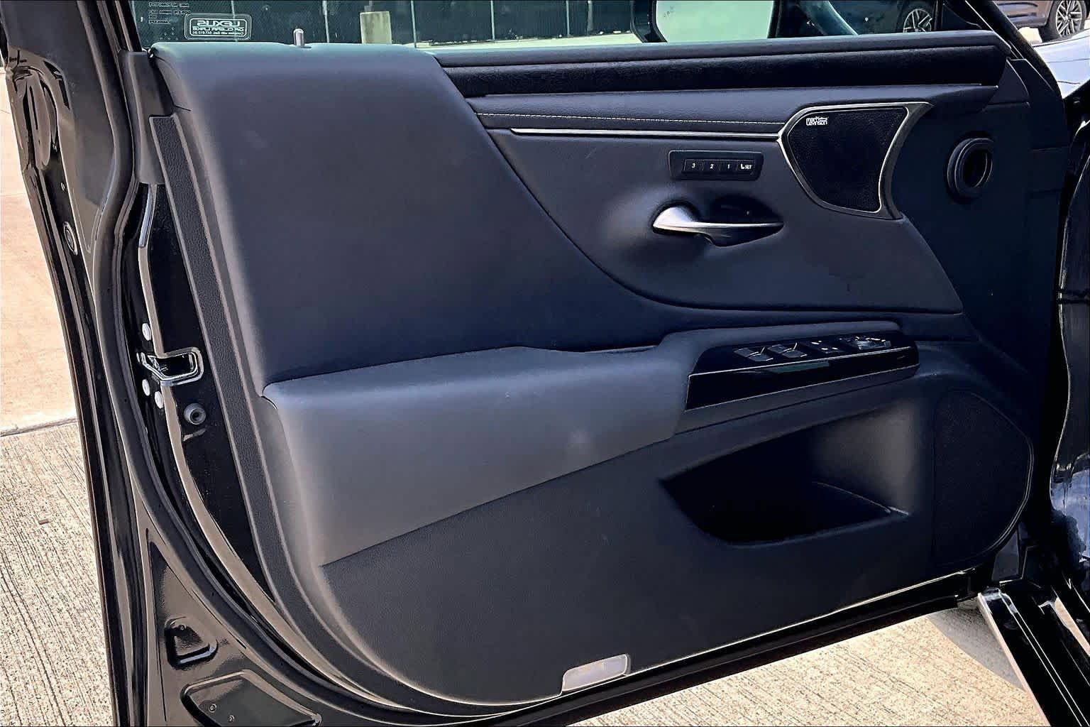 Used 2023 Lexus ES 350 Ultra Luxury w/ Accessory Package (Z2) FWD image 22