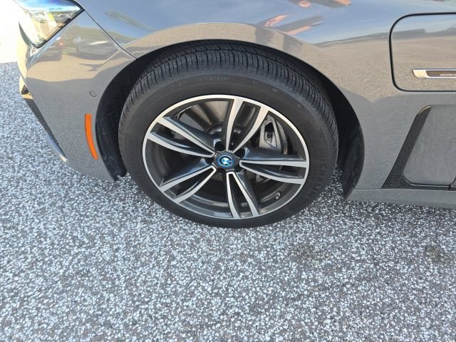 Used 2022 BMW 745e xDrive w/ M Sport Package AWD/4WD image 6
