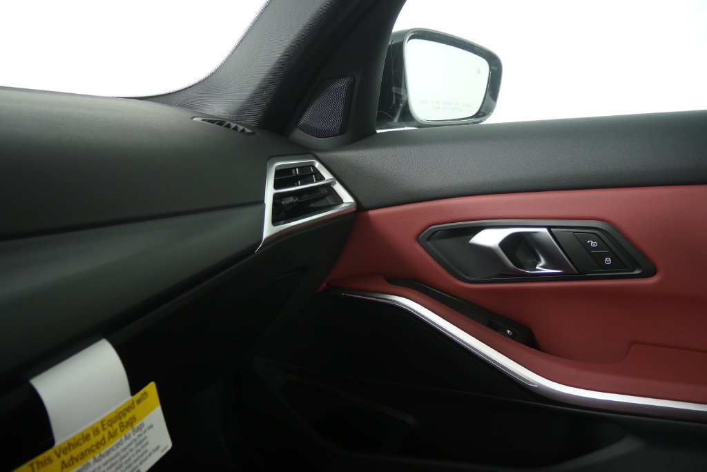 Used 2026 BMW 330i Sedan w/ M Sport Package RWD image 25
