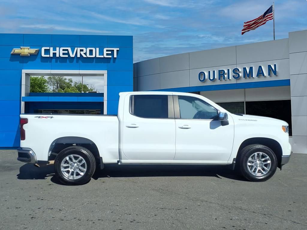 Used 2024 Chevrolet Silverado 1500 LT image 2