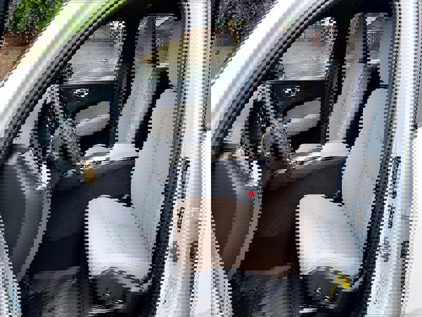 Used 2026 Volvo XC60 T8 Plus w/ Protection Package Premier image 27