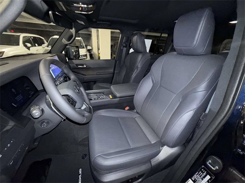 New 2026 Lexus GX 550 AWD/4WD image 2