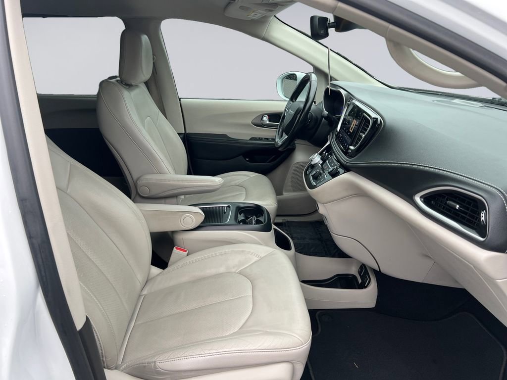 Certified 2021 Chrysler Pacifica Touring-L image 17