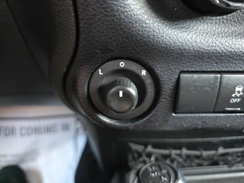 Used 2016 Jeep Wrangler Unlimited Sport AWD/4WD image 29