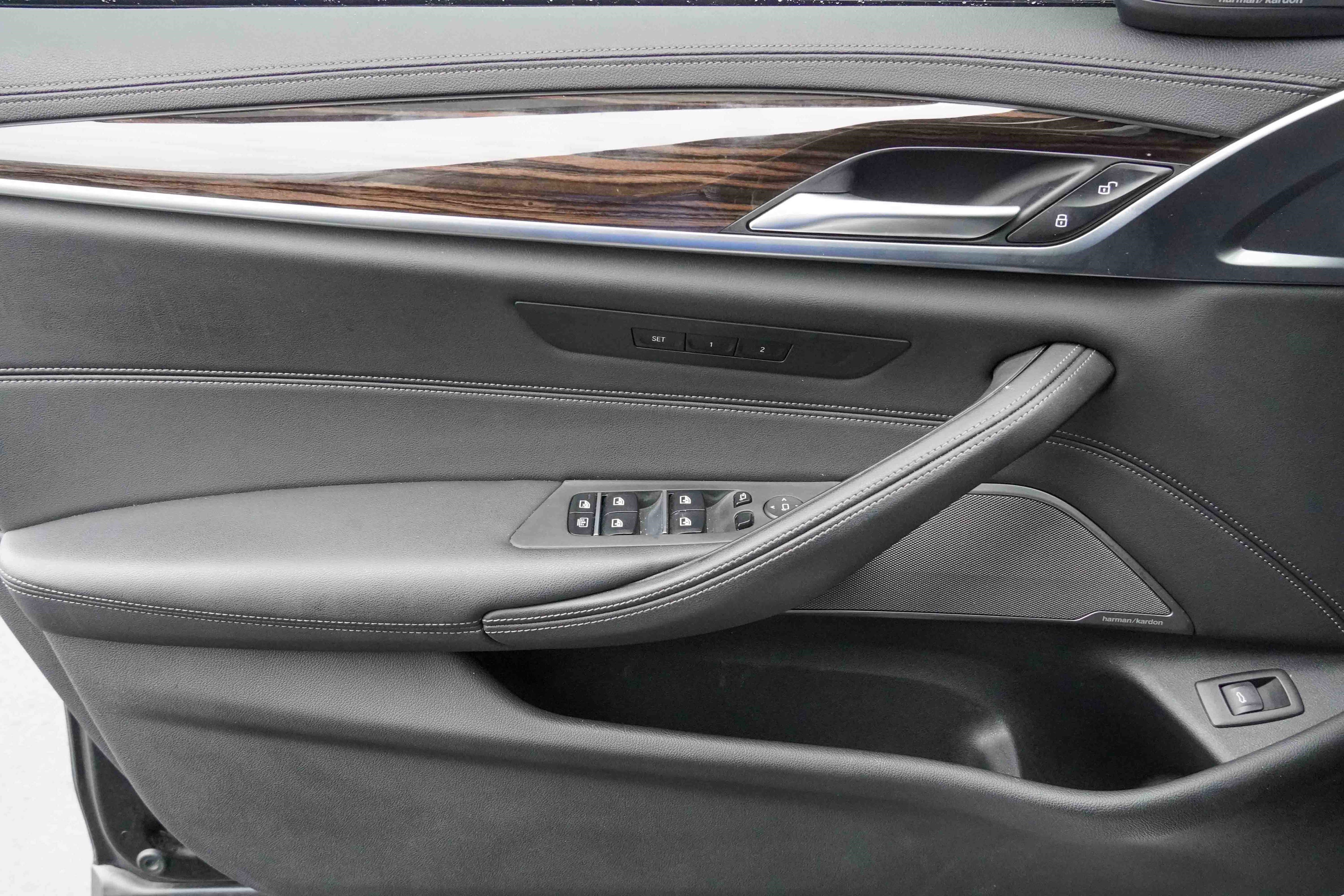 Used 2022 BMW M550i xDrive w/ Executive Package image 32