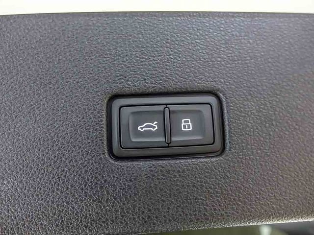 Used 2024 Audi Q8 Premium w/ Black Optic Package AWD/4WD image 26