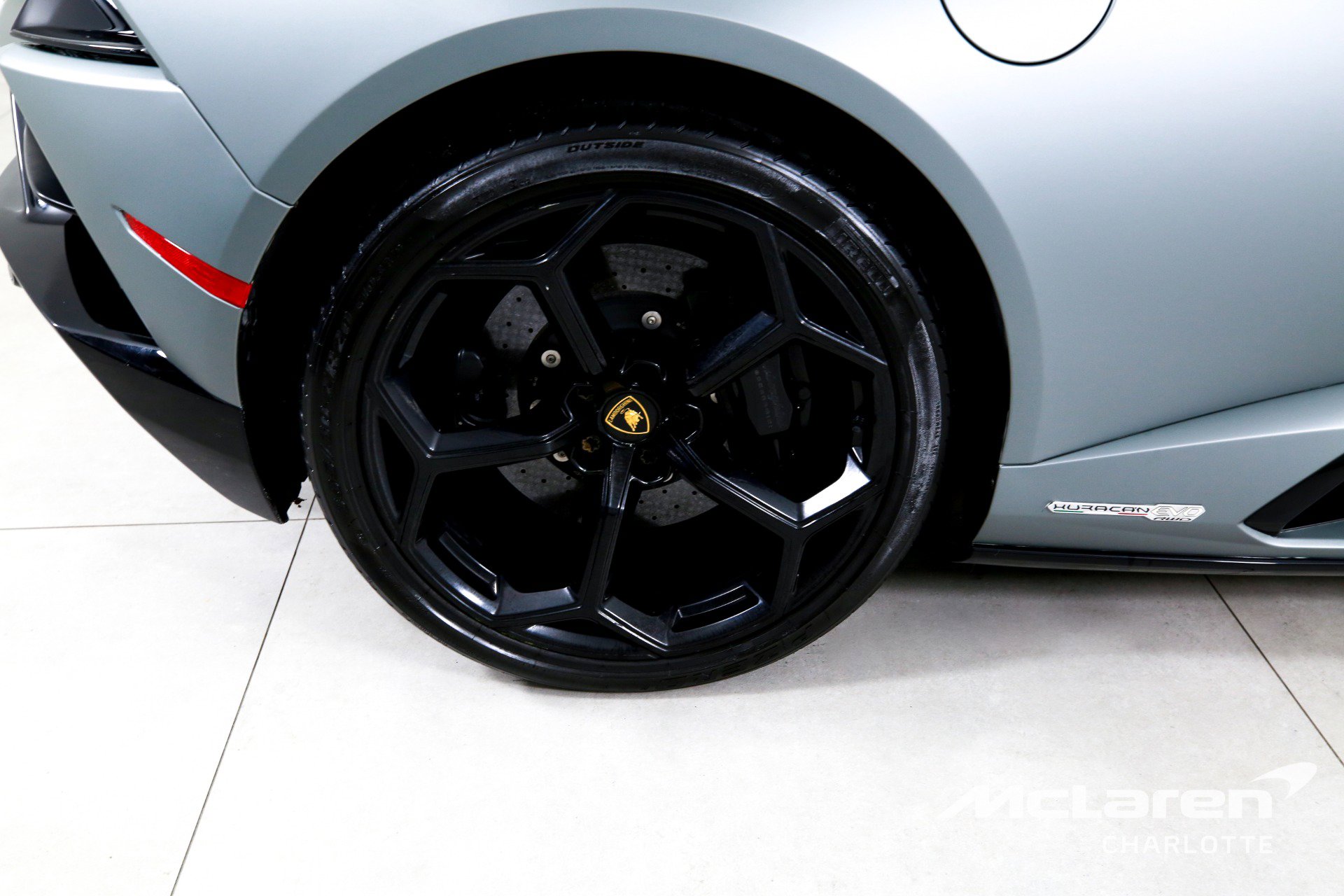 Used 2021 Lamborghini Huracan EVO image 26