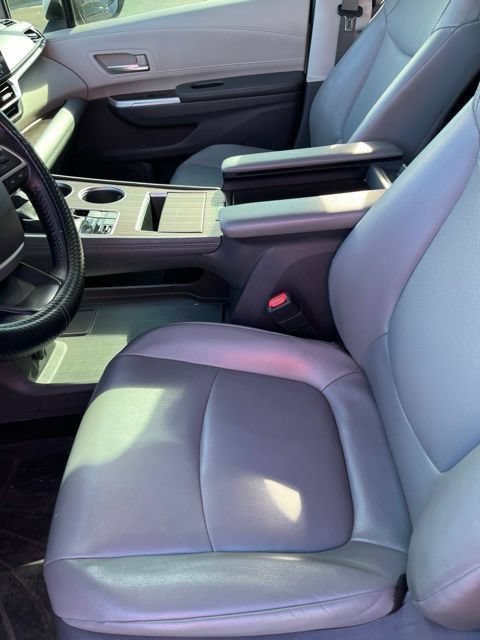 Used 2021 Toyota Sienna XLE FWD image 6