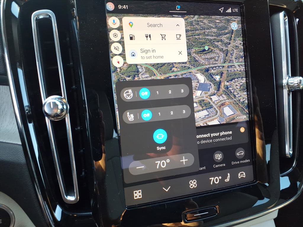 New 2026 Volvo XC40 B4 Plus w/ Climate Package image 18