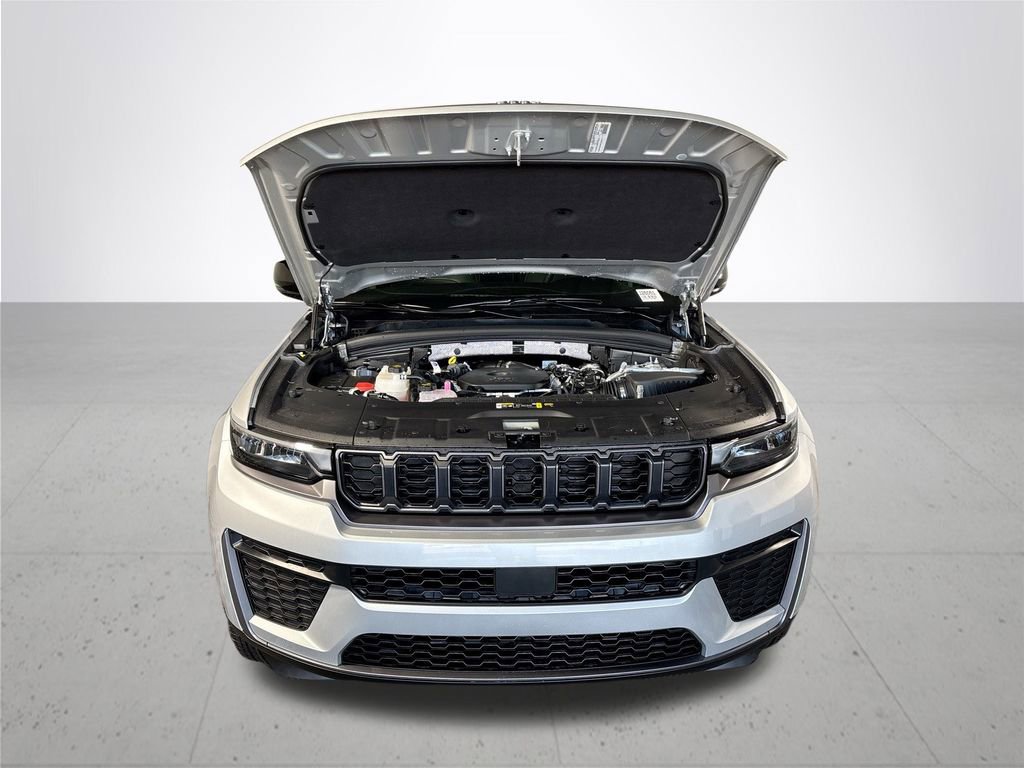 New 2026 Jeep Grand Cherokee Altitude AWD/4WD image 23