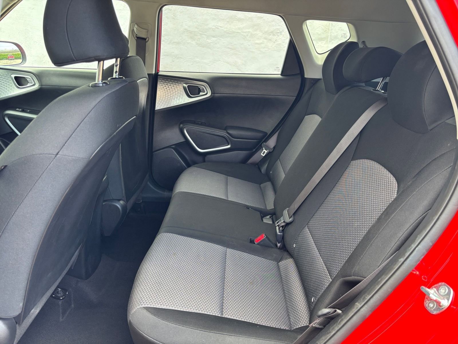 Used 2025 Kia Soul LX w/ LX Technology Package FWD image 23
