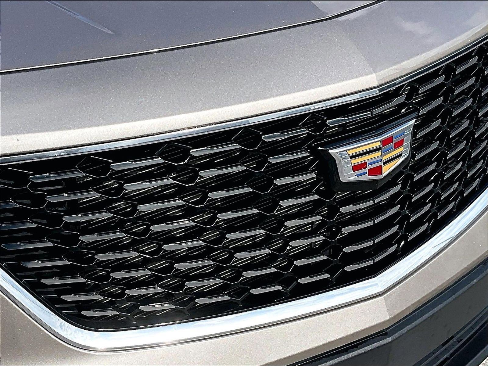 Used 2023 Cadillac XT4 Luxury w/ Cold Weather Package FWD image 29